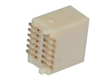 Conector masculino 180° del jefe del soporte de Smt BTB del contacto de cobre amarillo vertical del conector